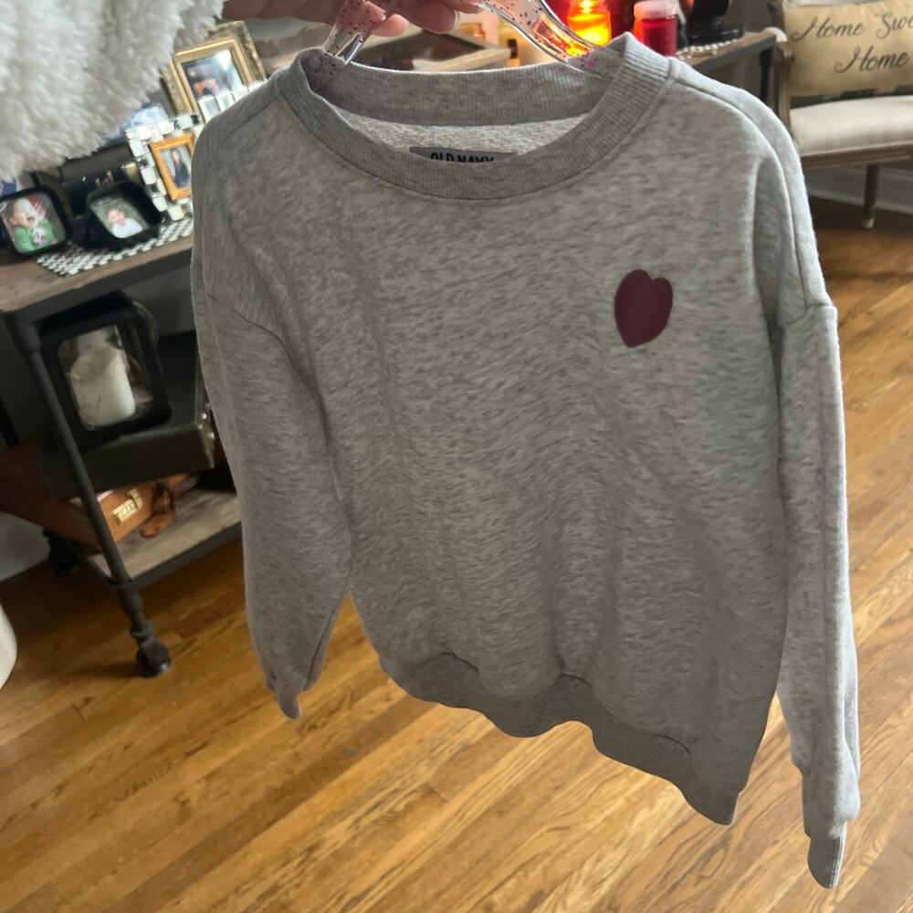 Old navy embroidered heart sweatshirt girls size 5T